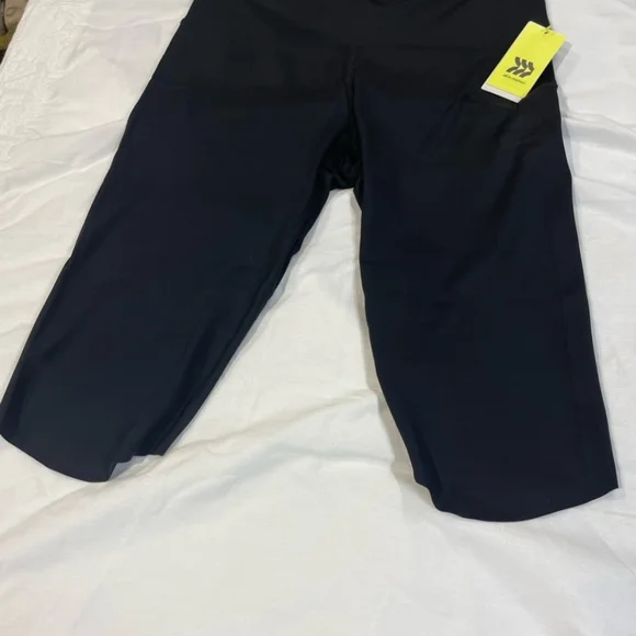 2/$25 All In Motion Ultra High Rise Capri Legging - Picture 3 of 7